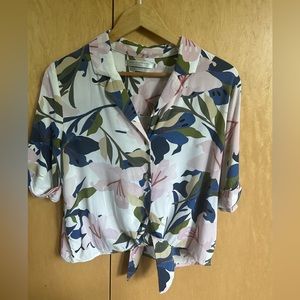 Simons contemporaire modern floral blouse